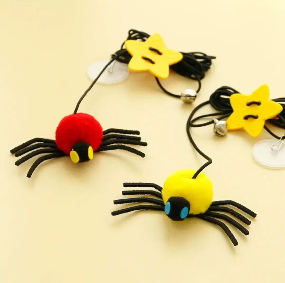 اسباب‌ بازی گربه آویز چسبان طرح عنکبوت